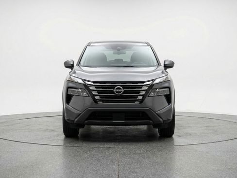 Used 2025 Nissan Rogue SV image 1