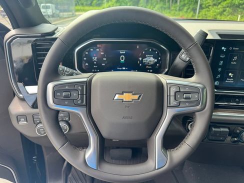 New 2026 Chevrolet Silverado 1500 LT w/ Leather Package AWD/4WD image 13