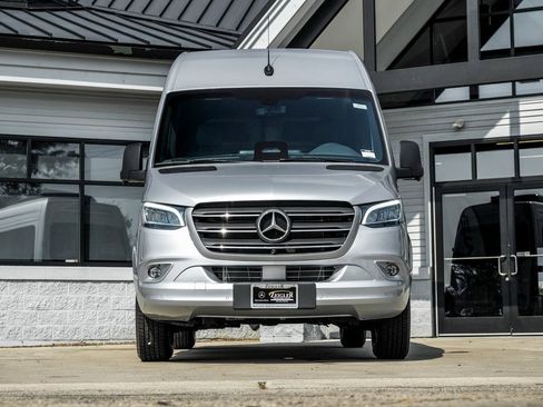 Used 2025 Mercedes-Benz Sprinter 2500 image 5