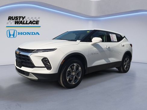 Used 2025 Chevrolet Blazer LT AWD/4WD image 1