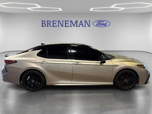 Used 2021 Toyota Camry XSE w/ Navigation Upgrade Package FWD image 5