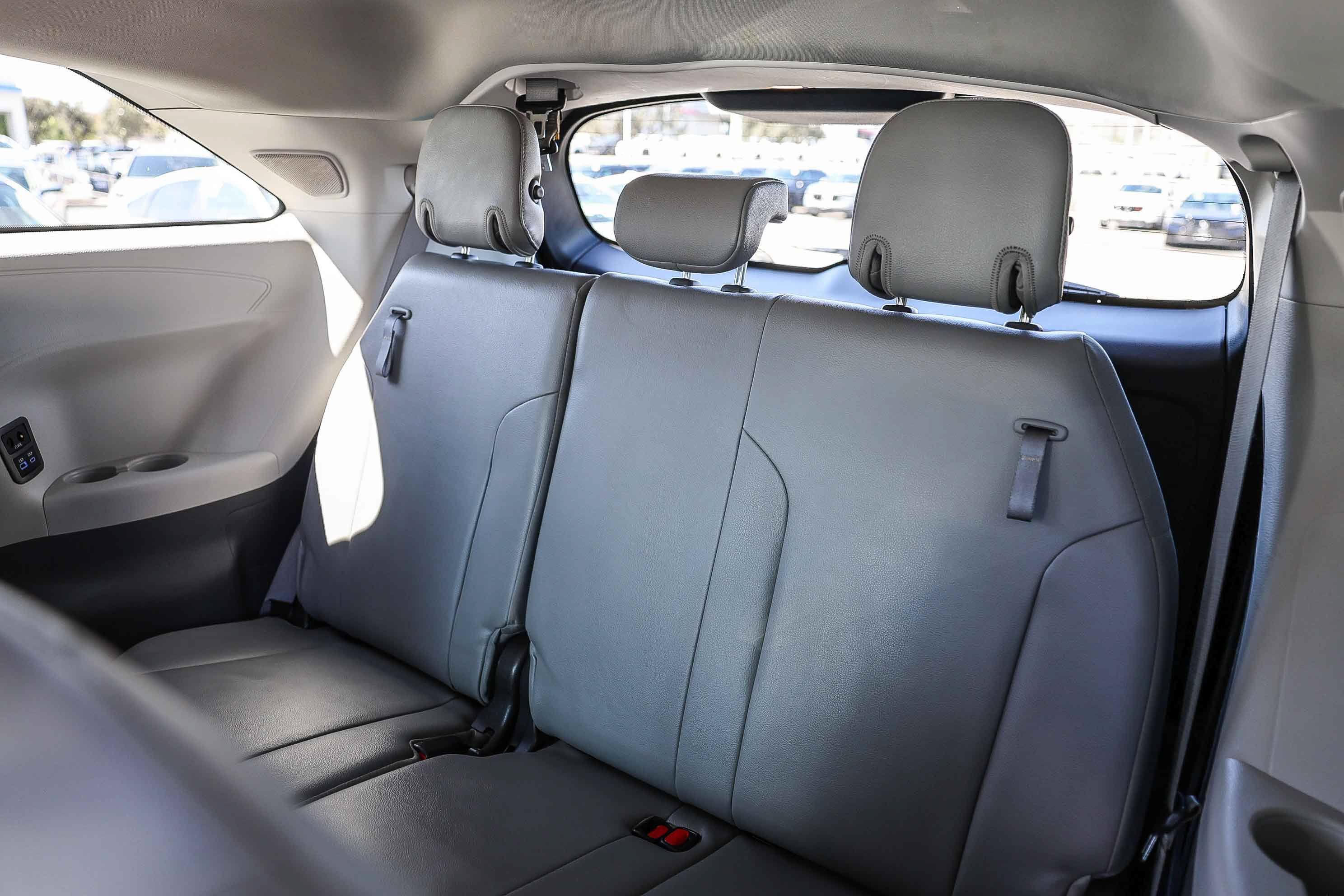 Used 2022 Toyota Sienna XLE w/ XLE Plus Package FWD image 11