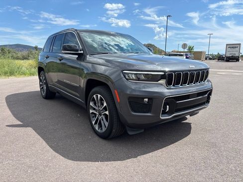 Used 2024 Jeep Grand Cherokee Overland w/ Adv Protech Group III AWD/4WD image 3