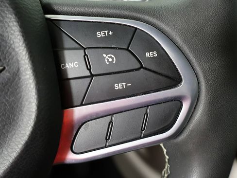 Used 2023 Chrysler Voyager LX FWD image 38