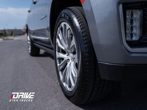 Used 2021 GMC Yukon XL Denali w/ Denali Premium Package image 9