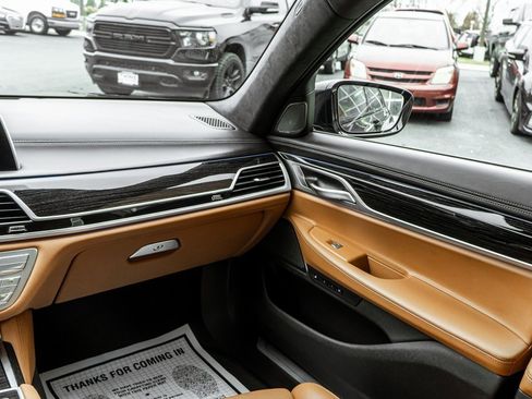 Used 2022 BMW 750i xDrive w/ Executive Package image 16