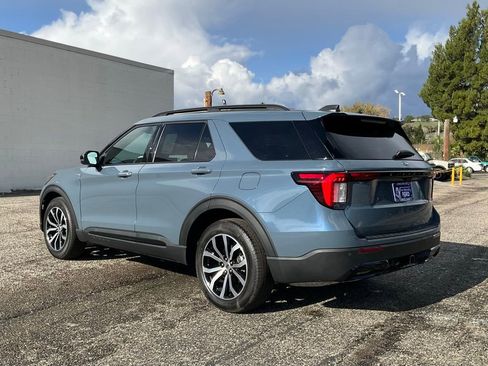 Used 2025 Ford Explorer ST-Line image 4