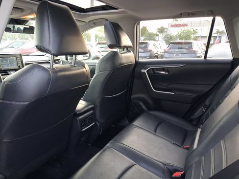 Used 2020 Toyota RAV4 XLE Premium FWD image 10
