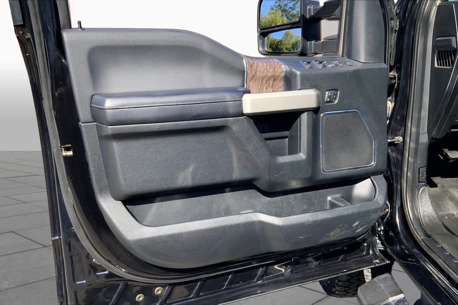 Used 2019 Ford F250 Lariat w/ Lariat Ultimate Package AWD/4WD image 22