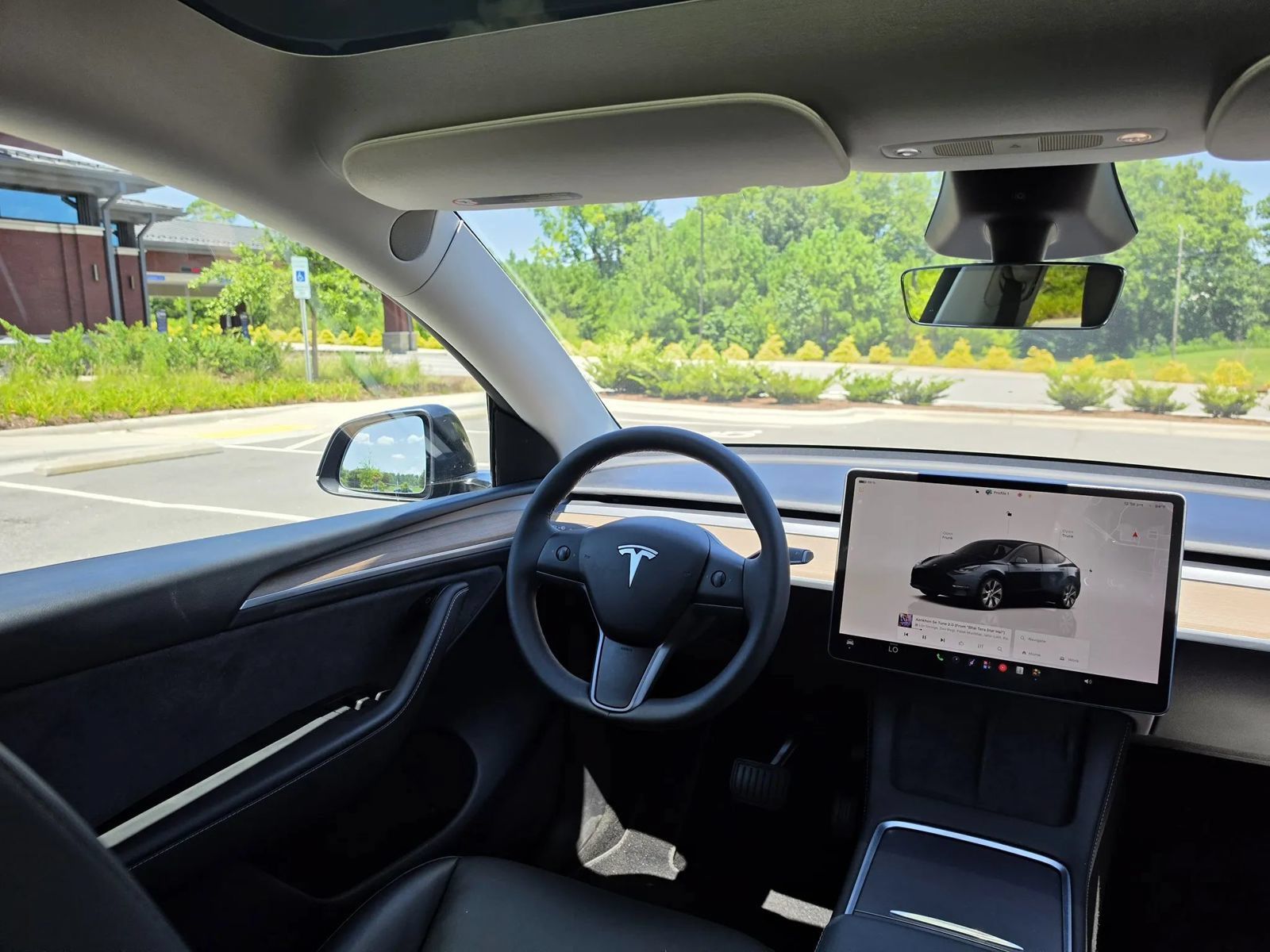 Used 2024 Tesla Model Y Long Range AWD/4WD image 16