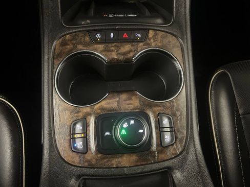 Used 2020 GMC Acadia Denali w/ Technology Package FWD image 18