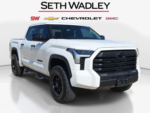 Used 2022 Toyota Tundra SR5 w/ SR5 Convenience Package AWD/4WD image 36