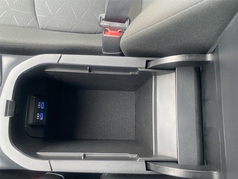 Used 2022 Toyota RAV4 XLE image 24