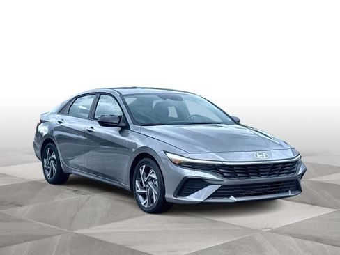 Used 2025 Hyundai Elantra Sport FWD image 2
