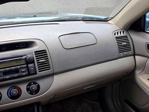 Used 2004 Toyota Camry FWD image 36