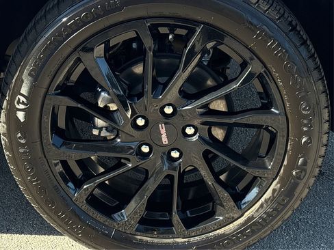 Used 2023 GMC Terrain SLT w/ Elevation Edition image 13