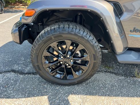 Used 2021 Jeep Wrangler Unlimited Sahara AWD/4WD image 27