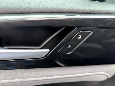 Used 2022 Volkswagen Taos SEL image 14