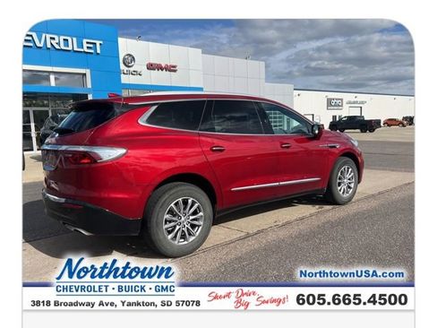 Certified 2024 Buick Enclave Essence w/ LPO, Cargo Package AWD/4WD image 31