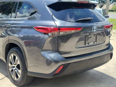 Used 2020 Toyota Highlander XLE image 6