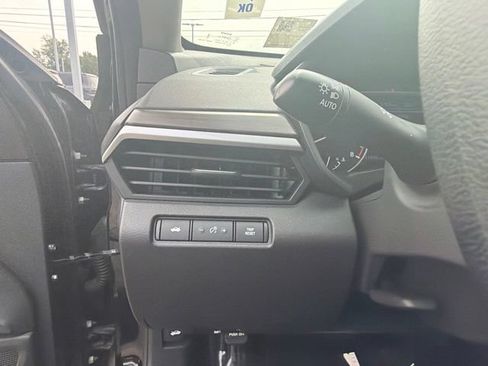 Used 2025 Nissan Altima 2.5 SV FWD image 25