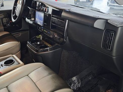 Used 2019 GMC Savana 2500 Extended w/ Enhanced Convenience Package image 15