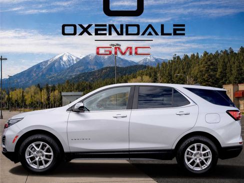 Used 2022 Chevrolet Equinox LT w/ Driver Convenience Package FWD image 4