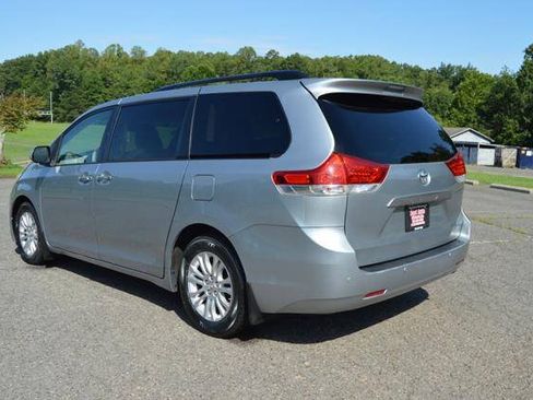 Used 2011 Toyota Sienna XLE w/ XLE Navigation Pkg FWD image 7