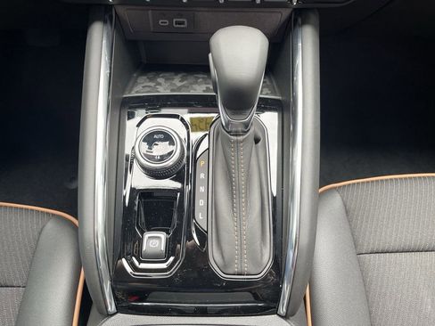 New 2025 GMC Canyon AT4 w/ Nightfall Edition AWD/4WD image 16