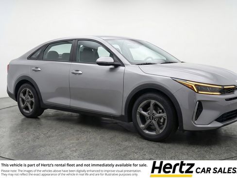 Used 2025 Kia K4 LXS image 1