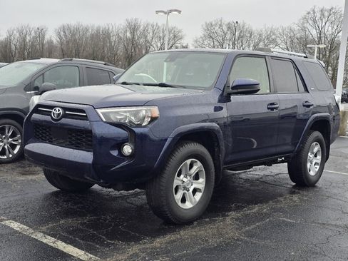 Used 2020 Toyota 4Runner SR5 image 3