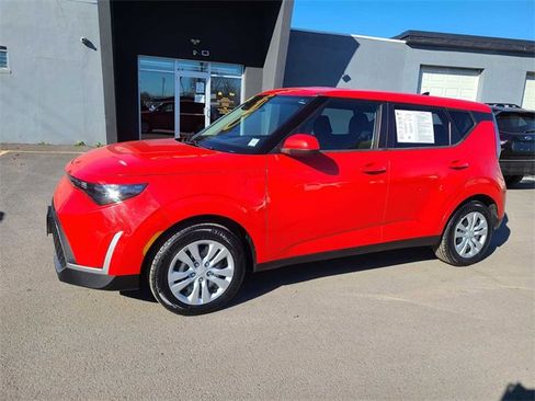 Used 2023 Kia Soul LX image 2