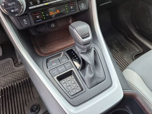 Used 2024 Toyota RAV4 Limited FWD image 28
