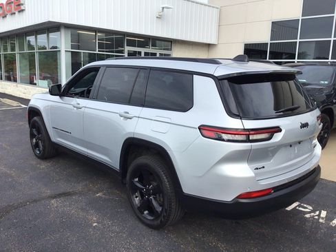 Certified 2025 Jeep Grand Cherokee L Limited w/ Black Appearance Package AWD/4WD image 6