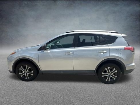 Used 2017 Toyota RAV4 LE FWD image 6