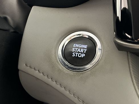Used 2023 Toyota Highlander L FWD image 33