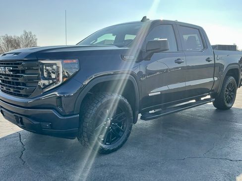 Used 2022 GMC Sierra 1500 Elevation w/ LPO, Elevation Black Package image 7