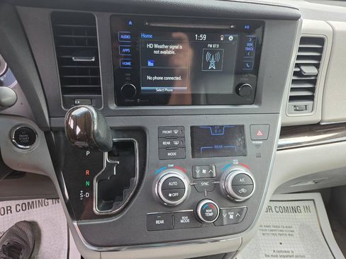 Used 2015 Toyota Sienna XLE FWD image 18