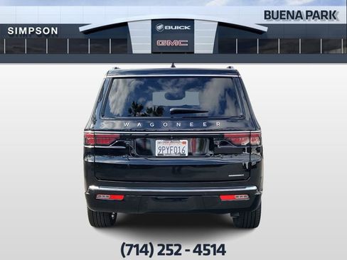 Used 2024 Jeep Wagoneer Series III w/ Premium Group I AWD/4WD image 7