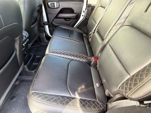 Used 2022 Jeep Wrangler Unlimited Sahara AWD/4WD image 30
