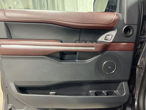 Used 2024 Ford Expedition Limited image 25