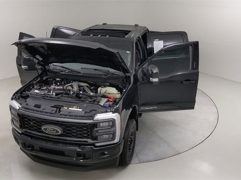 Certified 2023 Ford F250 Lariat w/ Lariat Ultimate Package image 47