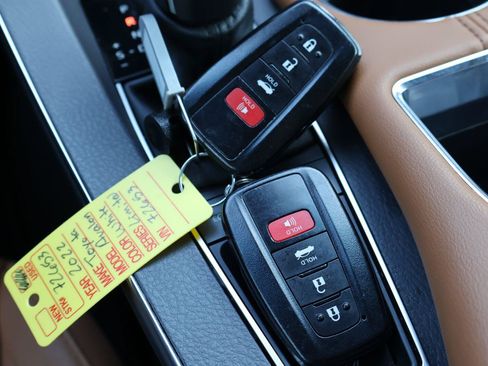 Used 2022 Toyota Avalon Limited w/ Advanced Safety Package FWD image 36