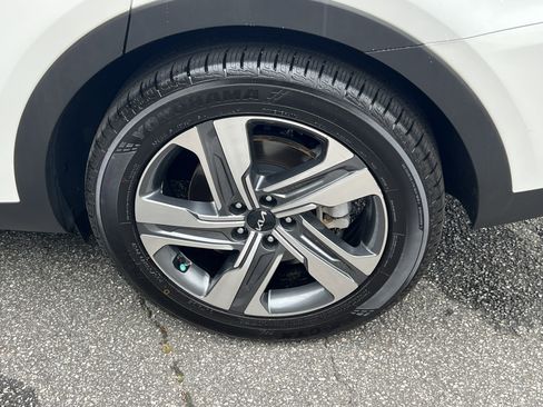 Certified 2022 Kia Sorento SX w/ Panoramic Sunroof Package image 19