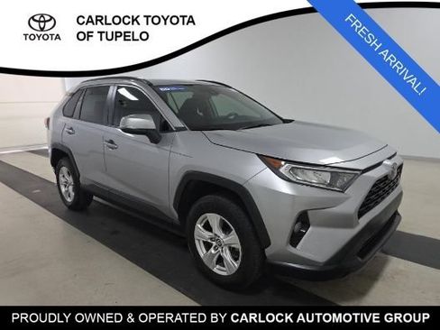Used 2021 Toyota RAV4 XLE w/ Convenience Package FWD image 3