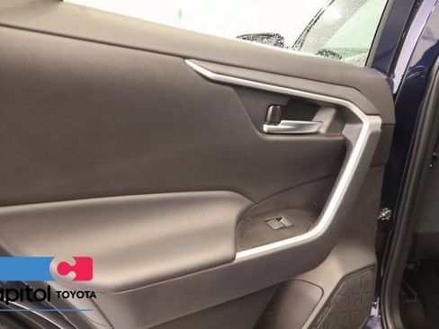 Used 2025 Toyota RAV4 XLE AWD/4WD image 28
