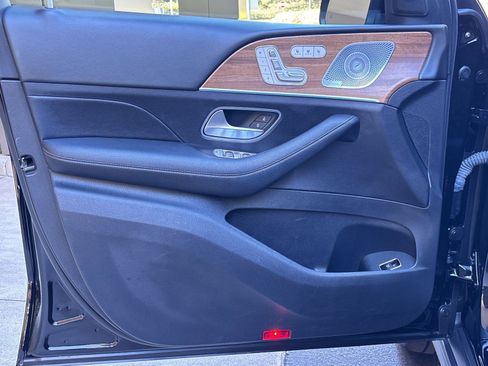 Used 2022 Mercedes-Benz GLS 450 4MATIC image 13