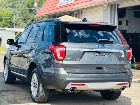 Used 2017 Ford Explorer XLT FWD image 8
