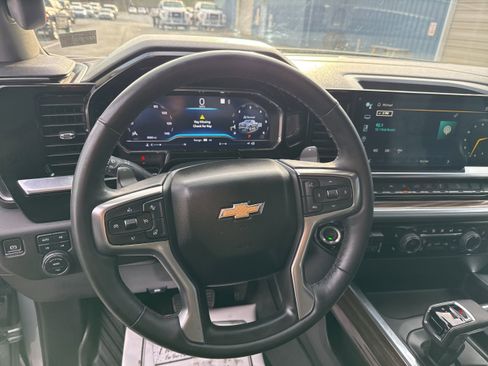 Used 2023 Chevrolet Silverado 1500 LT image 13