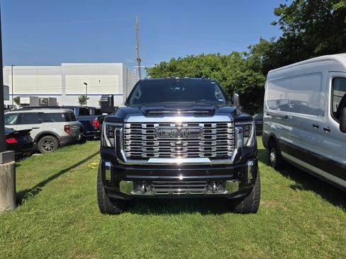 Used 2024 GMC Sierra 2500 Denali w/ Denali Reserve Package AWD/4WD image 2